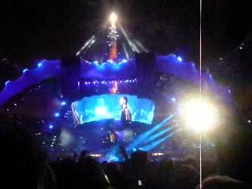 "With or Without You" - U2 360° Tour