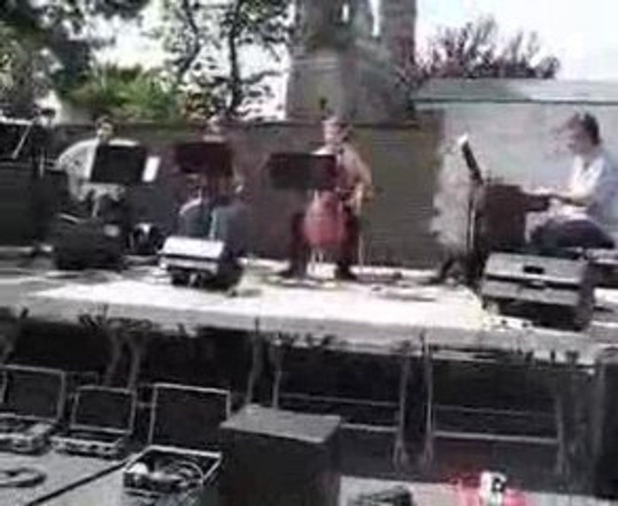 mellit"s consort s'installe à Mont saint Eloi