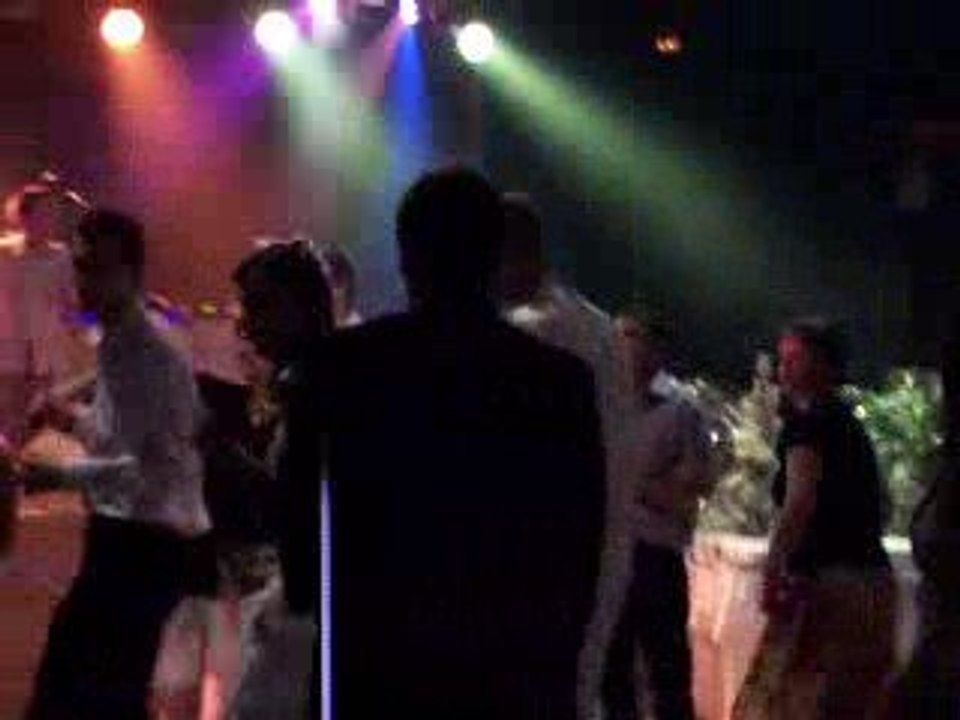 thriller avec les mariés