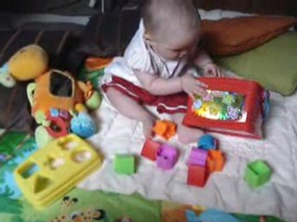 Sacha se tient assise!!