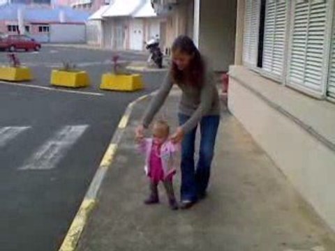 22 Aout, je marche avec maman !