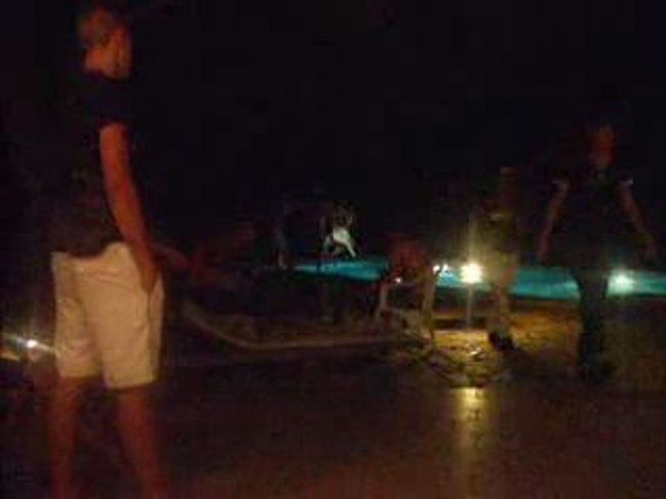 une chaise dans l'eau