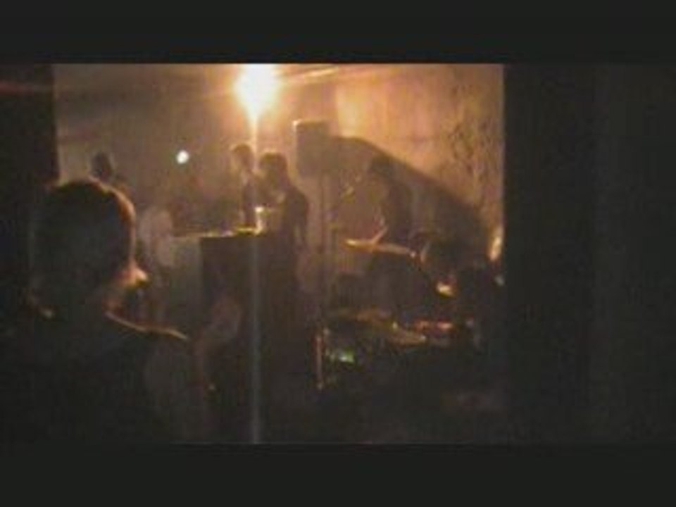 TOUJOURS RIEN en Live à LYON (Punk Rock)