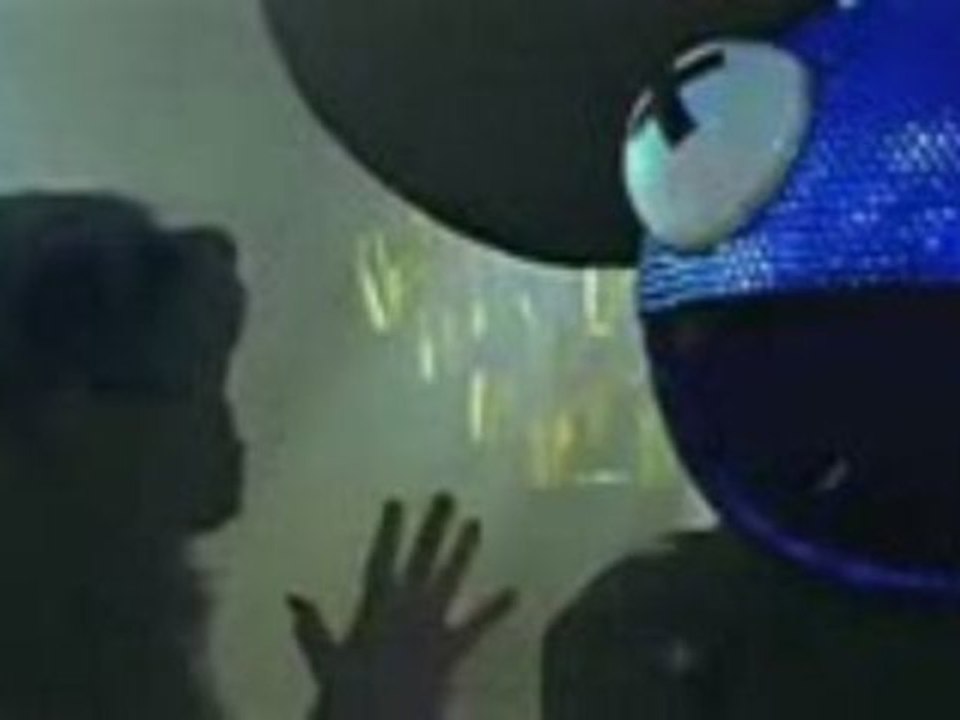 Deadmau5 Feat. Rob Swire - Ghosts 'N' Stuff [CLIP OFFICIEL]