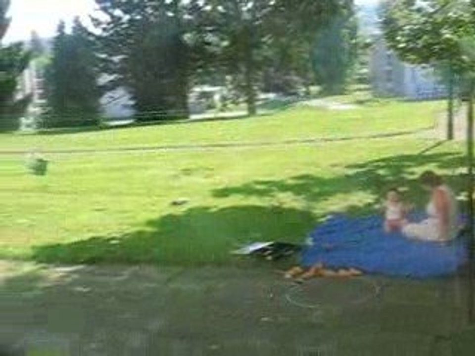 avec mamie dehors 180809 009