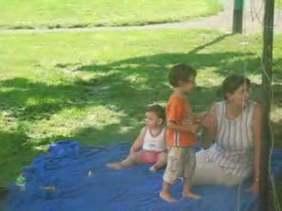 avec mamie dehors 180809 010