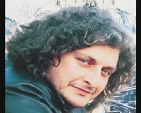 LONELY BAYS - TULUYHAN UGURLU