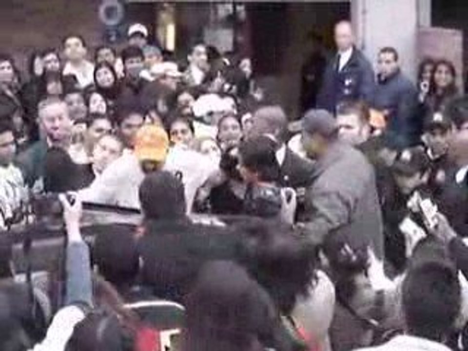 Shahr Rukh Khan angry for his cap