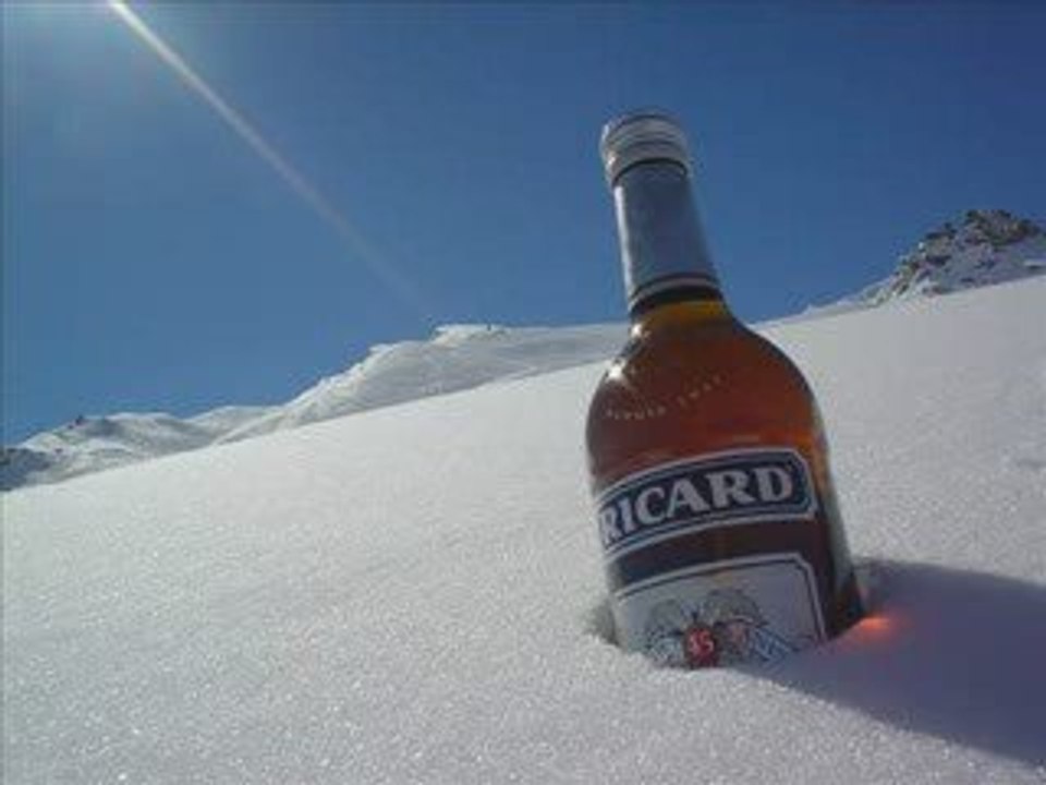 Un petit Ricard dans un verre à  ballon