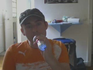 Wiwi égratigne "what's my name"