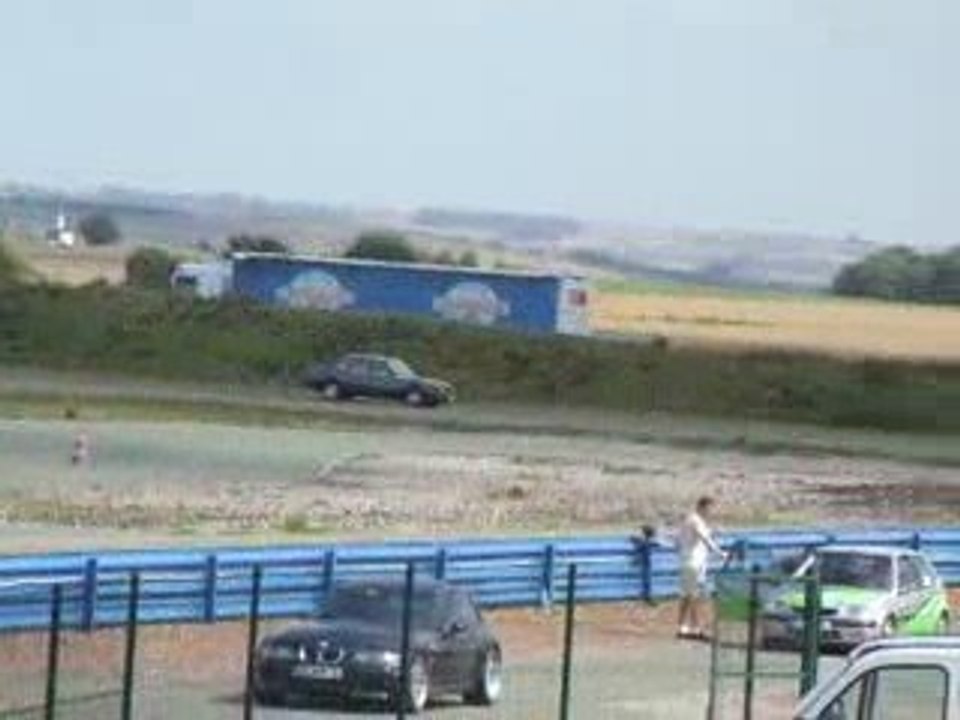 528i e28 sur le circuit d'Abbeville