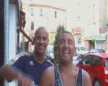 street bench-hamed-hattek toujours frais