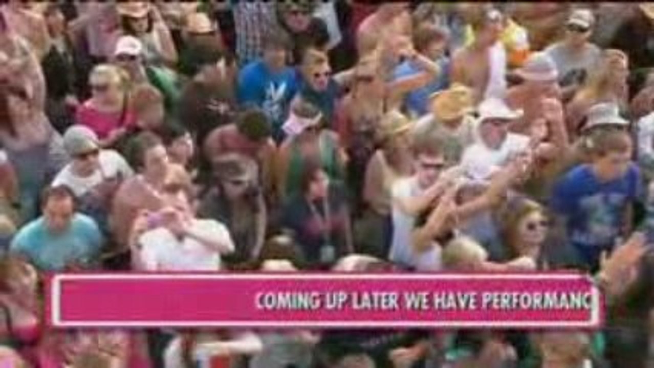 Lily Allen - 22 (Live @ V Festival)