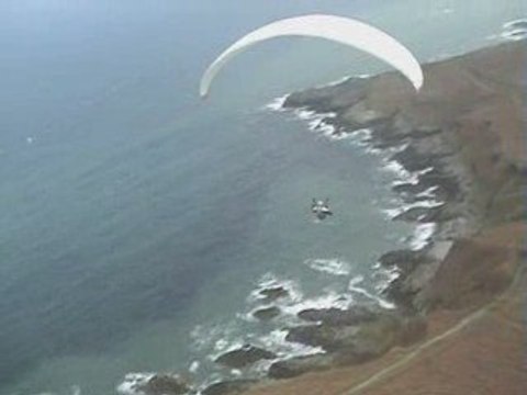 Parapente, vol sur le site d'Omonville