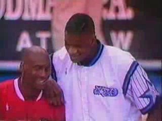 MICHAEL JORDAN BLOCKS SHAQ IN THEIR FIRST MEETING, basketbal