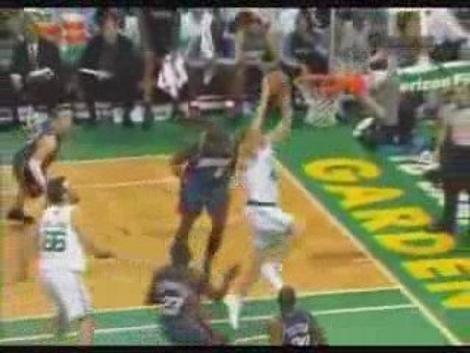 Brian Scalabrine énorme dunk