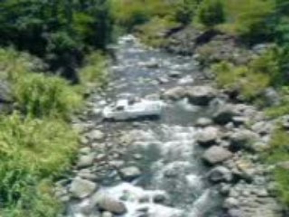 auto dans la riviere des pères