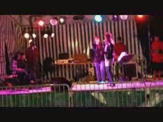 Julie et Charlène - You're the one that i want