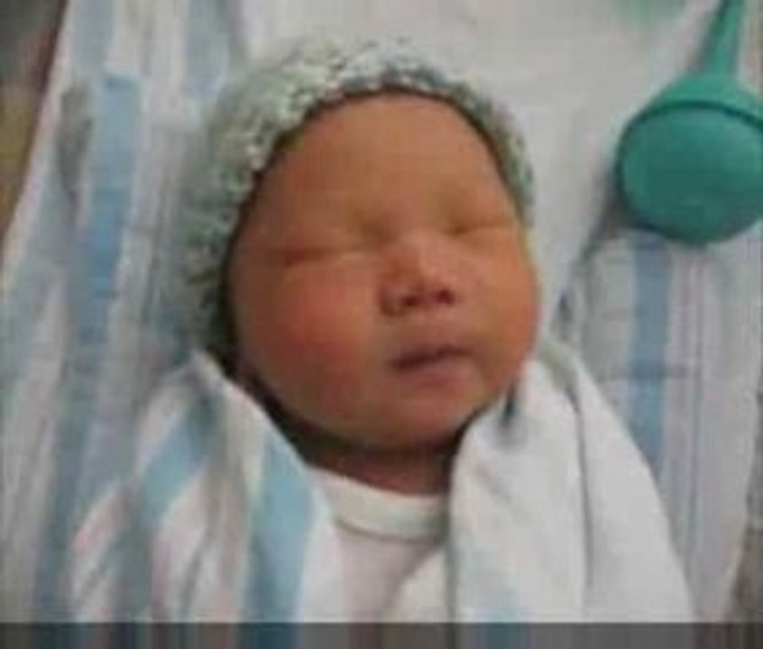 Bébé d'une semaine qui parle !