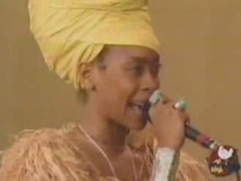 The Roots featuring Erykah Badu [Live] Woodstock 1999 (2)