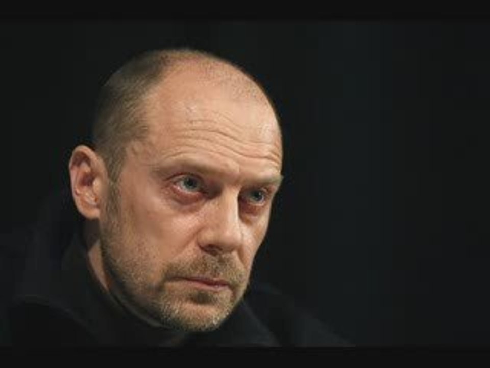 Alain Soral jette un regard sur 'les femmes'