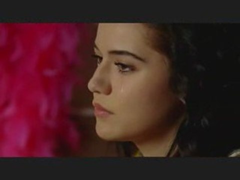 Güneş Küsmüş.¬BaLDaN TatLı SözLerinLe GüL Bana.¬