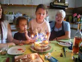 6 ans de Simon chez Papy et Mamie