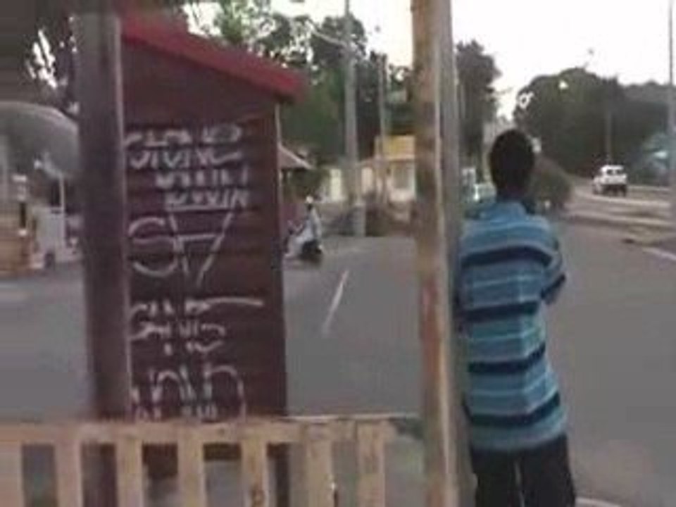 Belle chute en scooter - Spi0n.com