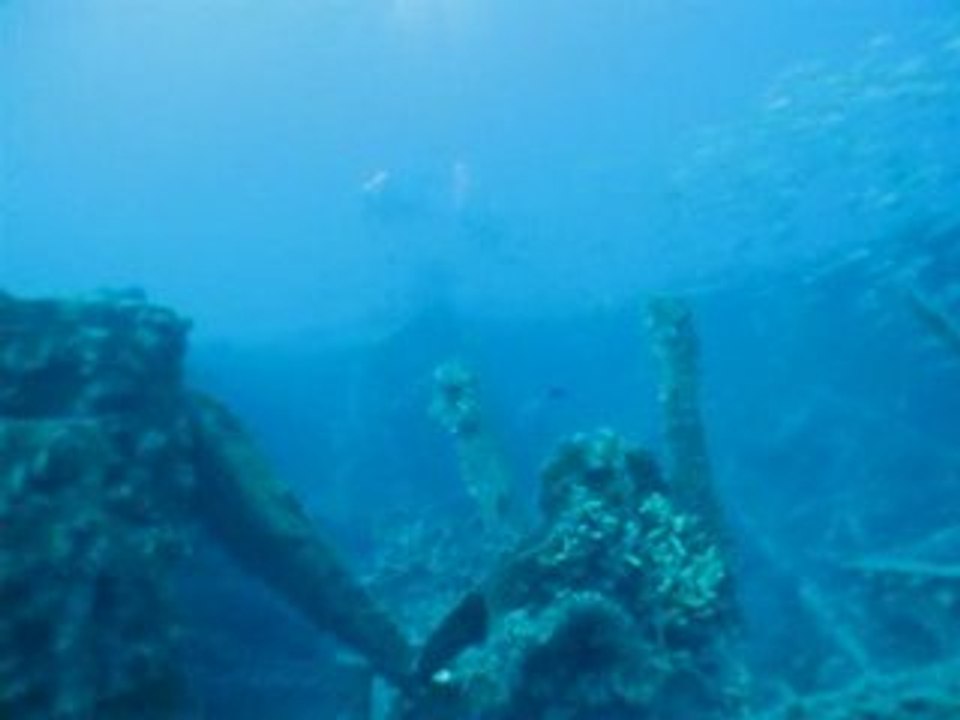 Epave du Miquelon sur marseille 3 Vidéo Dailymotion