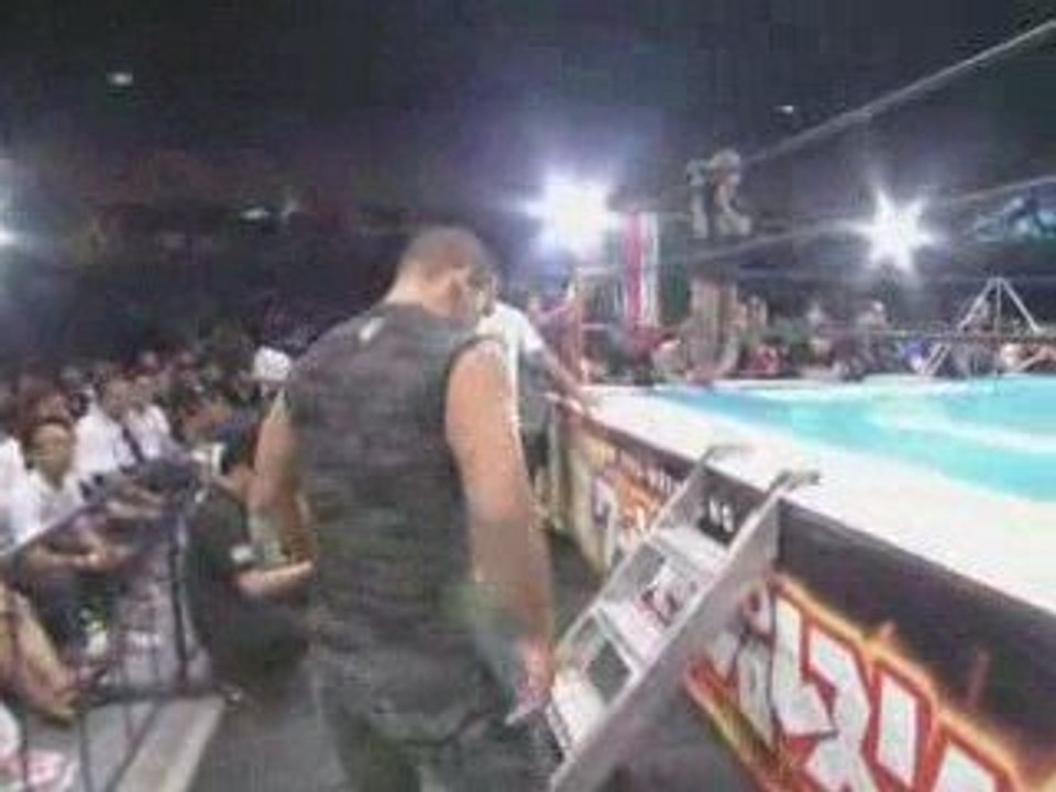NJPW.G1.Climax.2009.New.Lords.New.entrega de premio a makabe