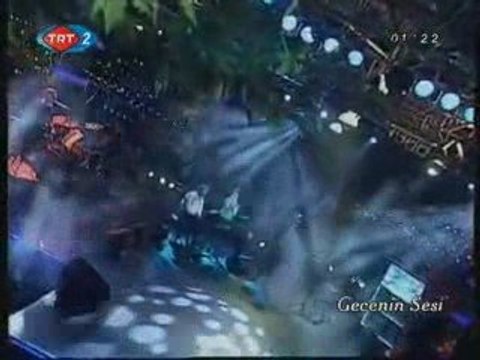 İki Alyans Yücel Arzen şarkısı düet