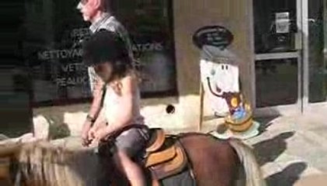 Maëlle fait du poney