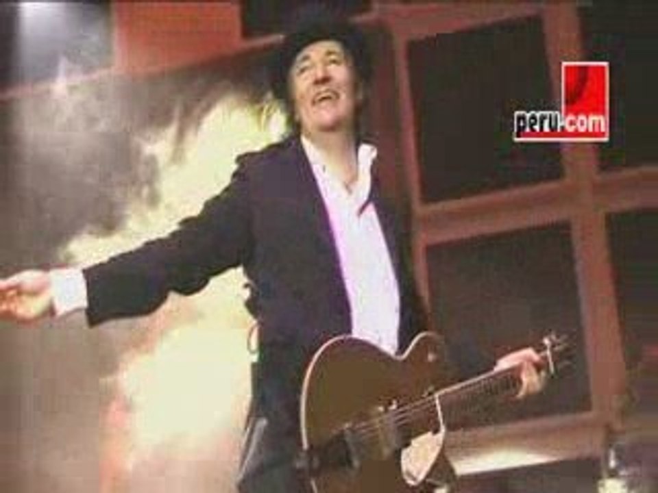 Miguel Mateos rockeó con camiseta peruana