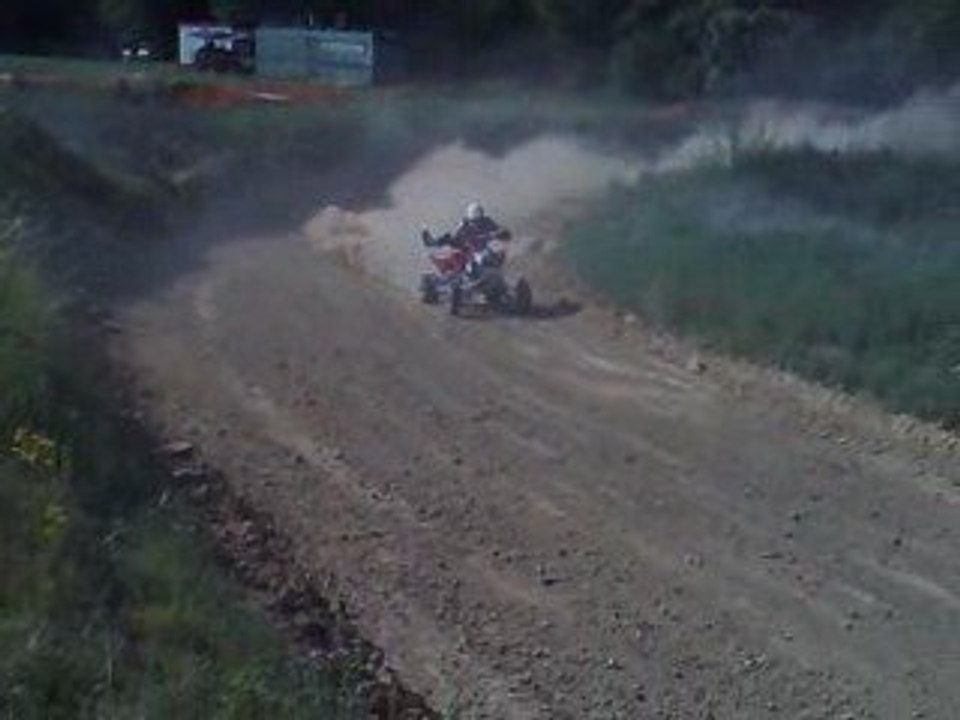 Kiki virage,leve la jambe