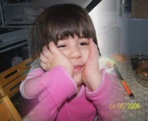 Ayça ve Elma Şekerleri- Küçük Kız