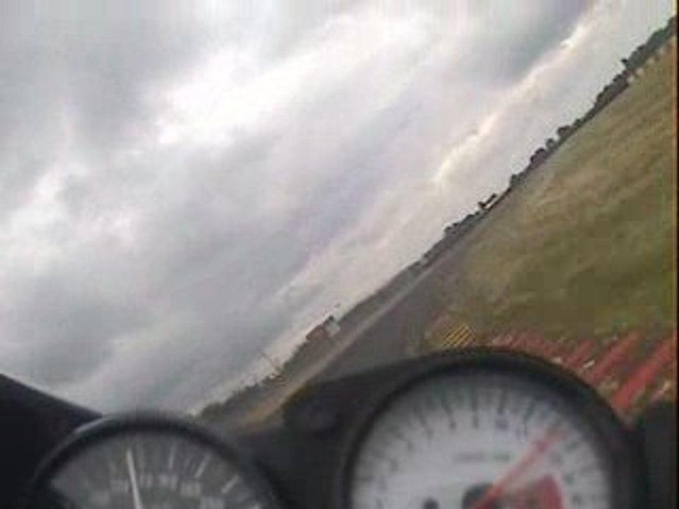 Circuit Nogaro GSXR 600 en embarquée