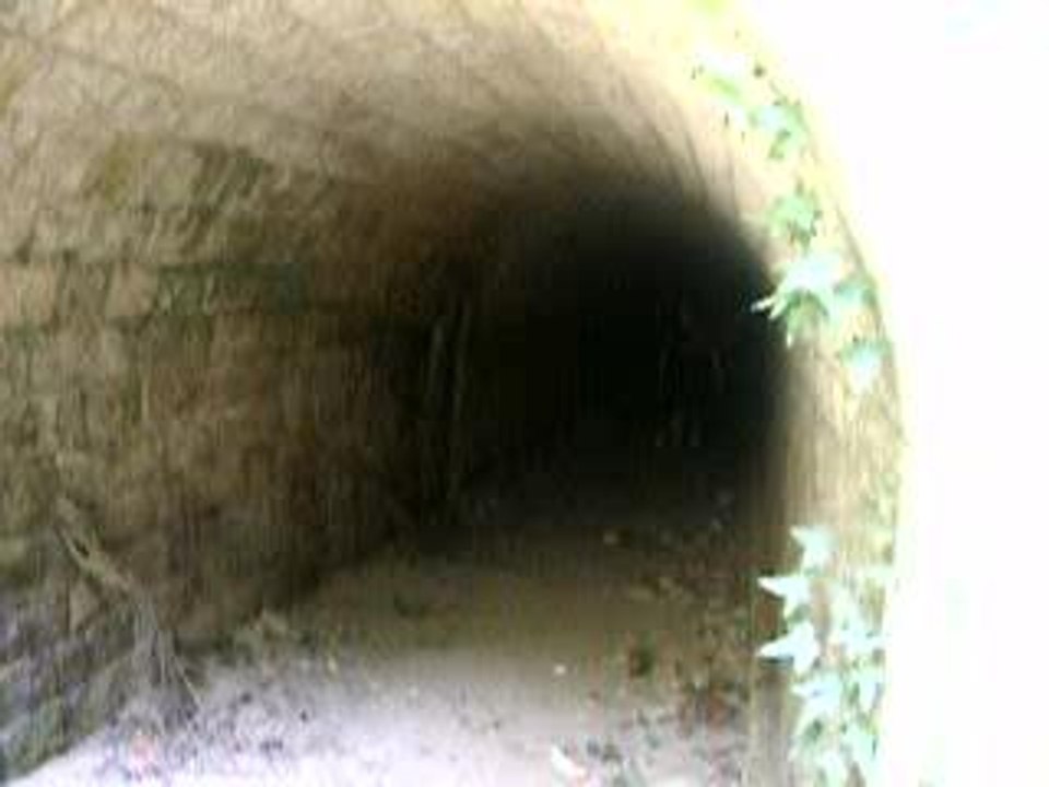 gros sor du tunnel