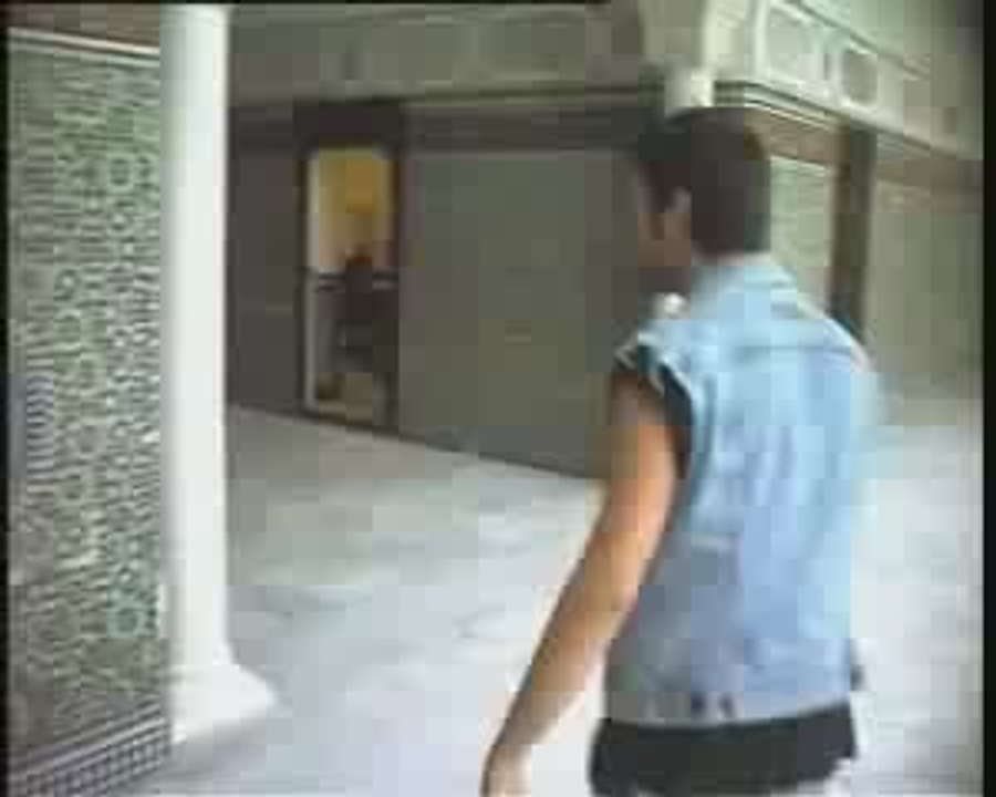 Action discrète dans une mosquée (2e degré)