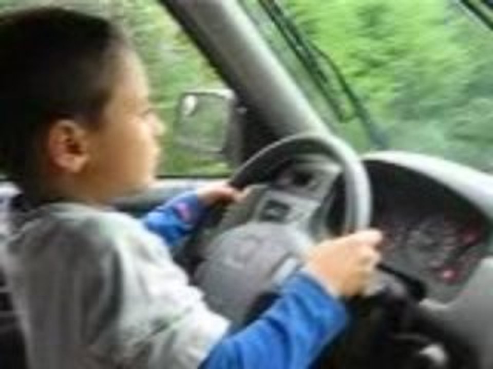 samuel - 7ans : conduit une voiture