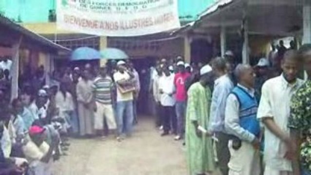 Cellou Dalein devant ses militants