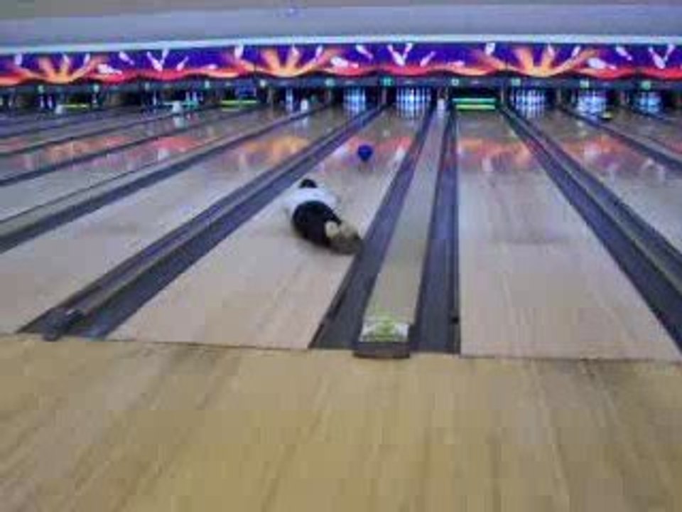 racaille gentille fait du bowling !! ^^