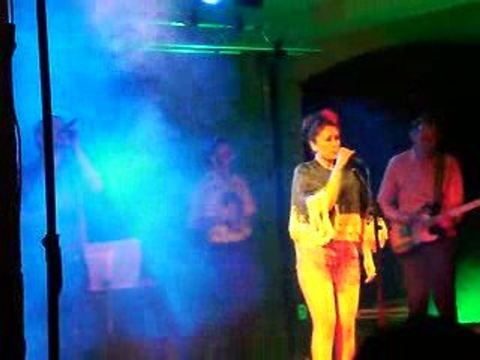 Single - Cabeza cuadrada. Directo Gijón