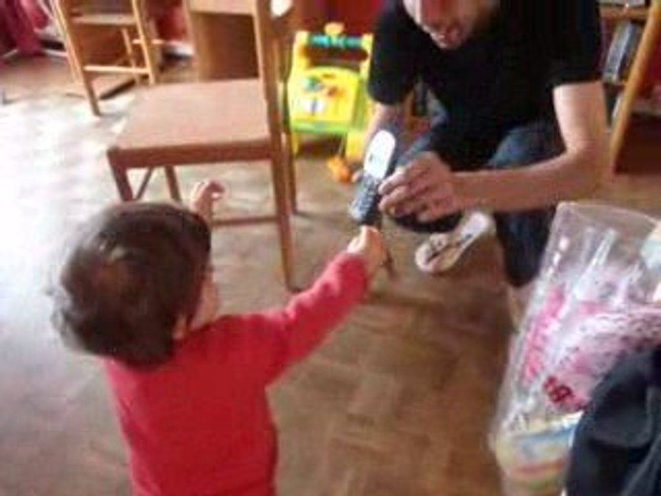 cherine fait ses 1ers pas a 13 mois et demi^^