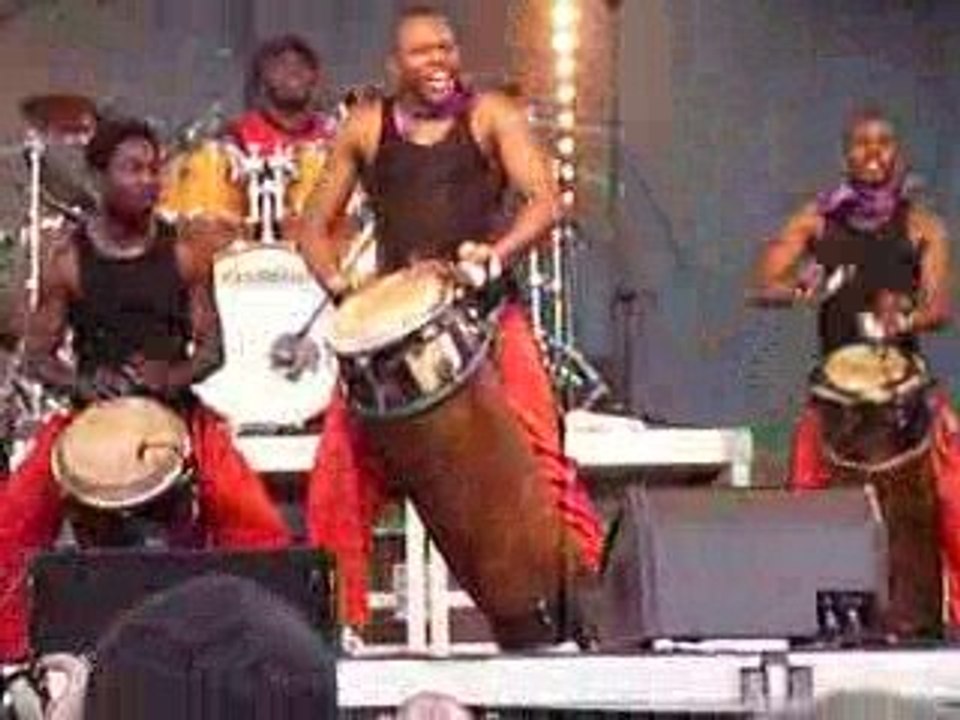 Pruneau Show 2009, les tambours de Brazza 1