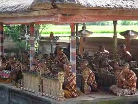 Orchestre lors d'un spectacle de danses traditionnelles à Ba