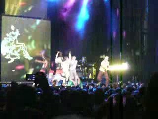 Madonna 29.08.2009-Holiday+MJ homage(Long live the KING!)
