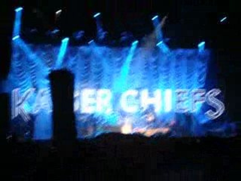 Kaiser Chiefs - Never Miss A Beat  Reading 2009