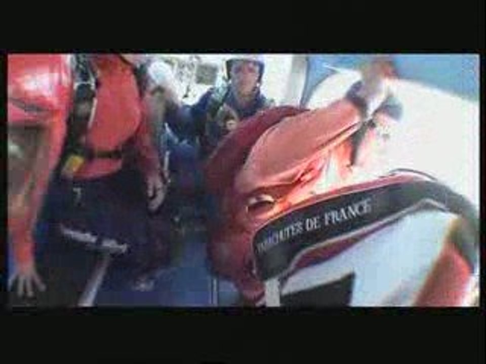 Video n°1, les premiers sauts de TiQ... un vrai petit oiseau