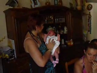 Lucile Surian dans les bras de Marie-Thérèse