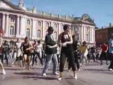 Flash Mob hommage à Michael Jackson place du Capitole